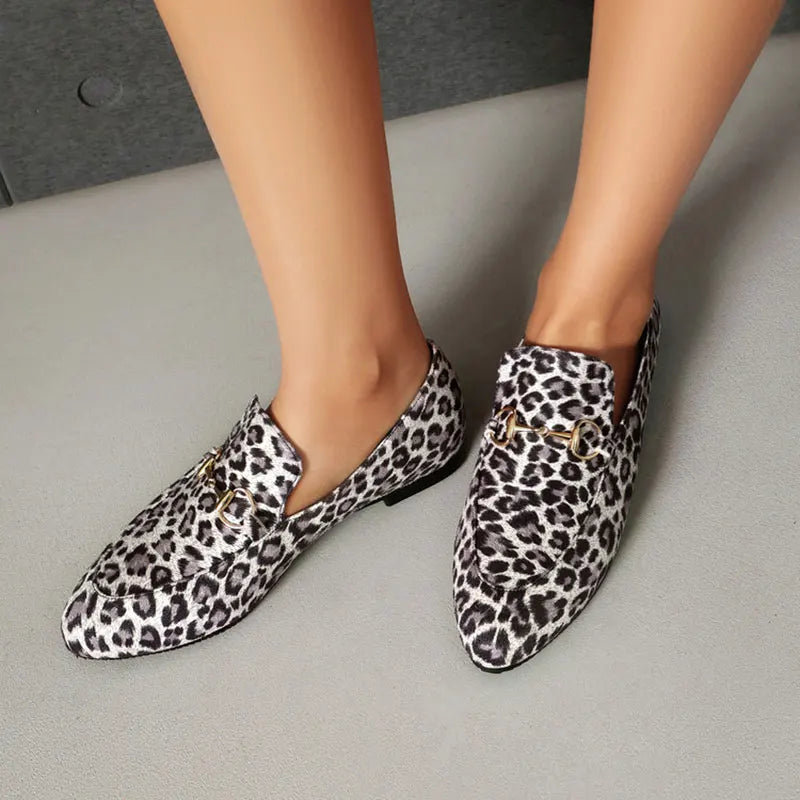 Women Loafers Fashionable Metal Buckle Casual Women's Shoes Flat Shoes Large size women's shoes spring autumn pwomen's shoe